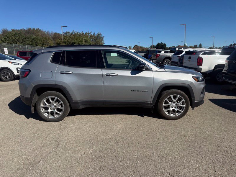 Used 2023 Jeep Compass Latitude AWD/4WD image 14