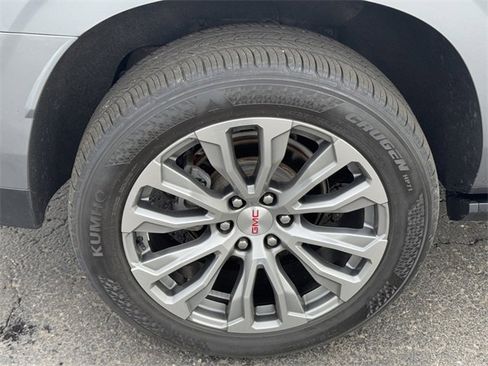 Used 2021 GMC Yukon XL Denali w/ Denali Premium Package image 12