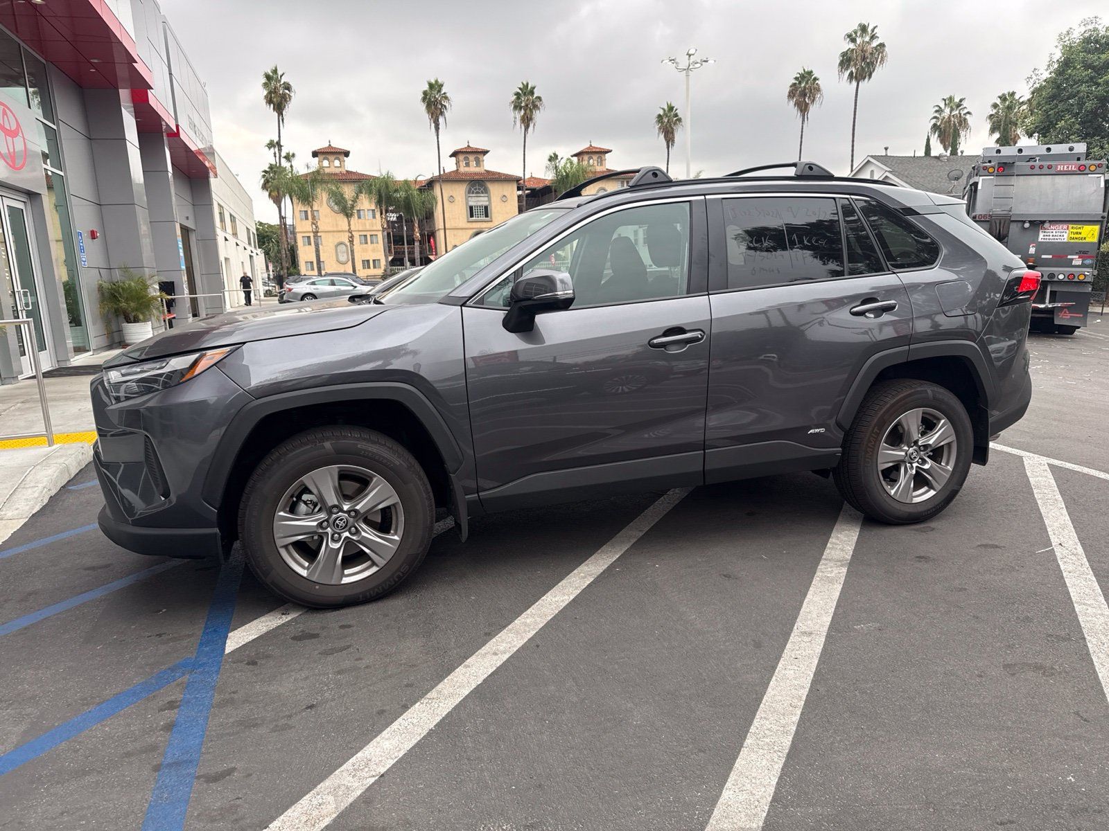 Used 2024 Toyota RAV4 LE AWD/4WD image 6
