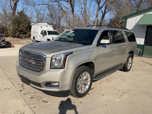Used 2015 GMC Yukon XL SLT w/ Open Road Package AWD/4WD image 4