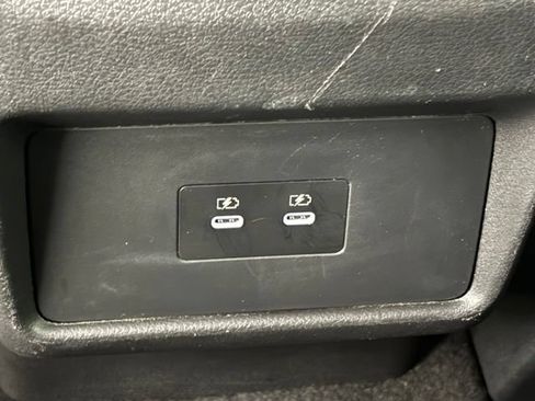 Used 2025 Nissan Rogue SV FWD image 11