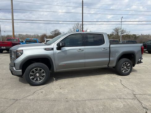 Used 2024 GMC Sierra 1500 AT4 w/ Technology Package AWD/4WD image 2