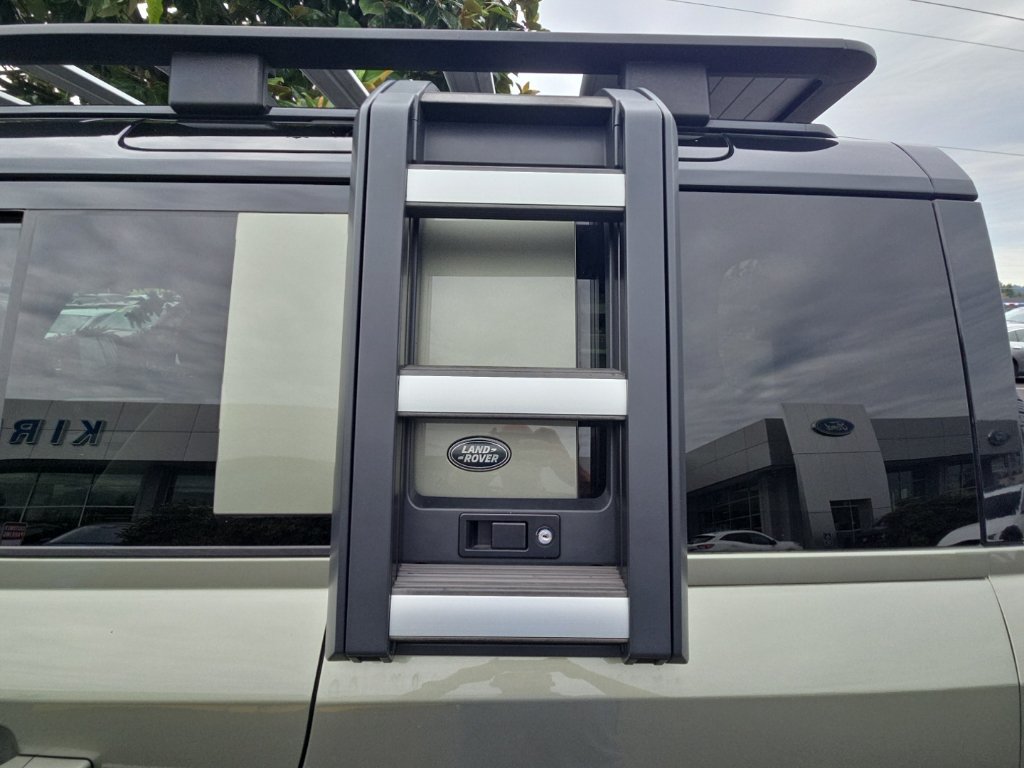 Used 2020 Land Rover Defender 110 First Edition AWD/4WD image 4