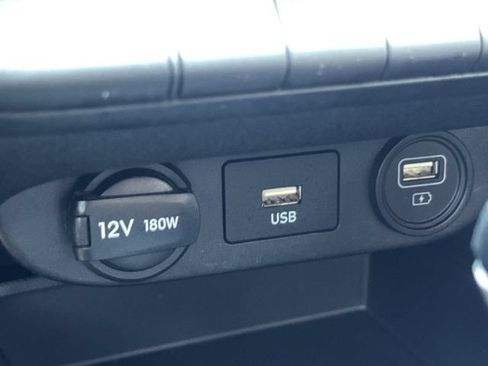 Used 2022 Hyundai Elantra SE FWD image 25