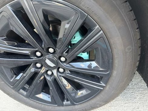 Used 2024 Cadillac Lyriq Luxury AWD/4WD image 3