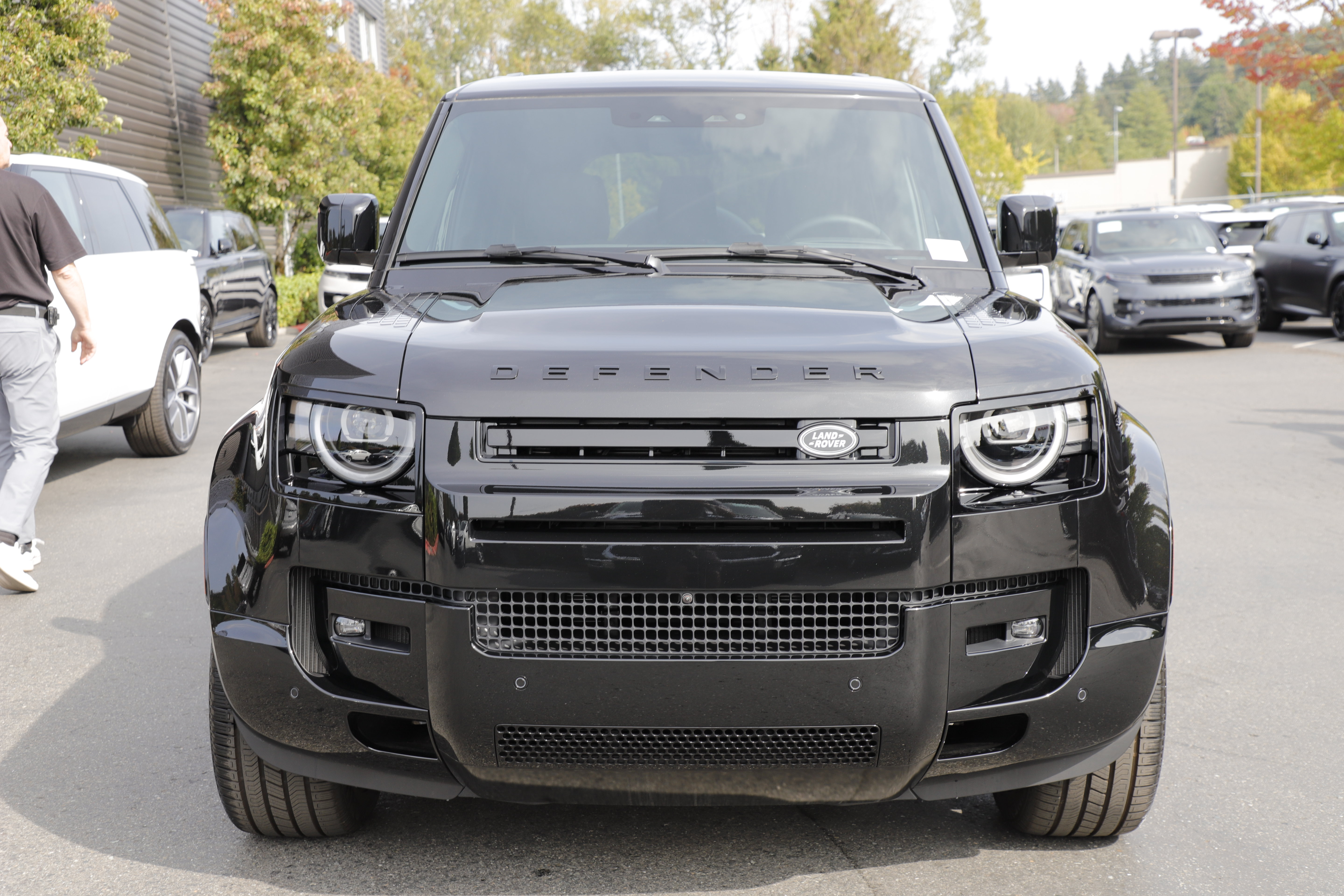 New 2026 Land Rover Defender 110 X-Dynamic SE AWD/4WD image 3
