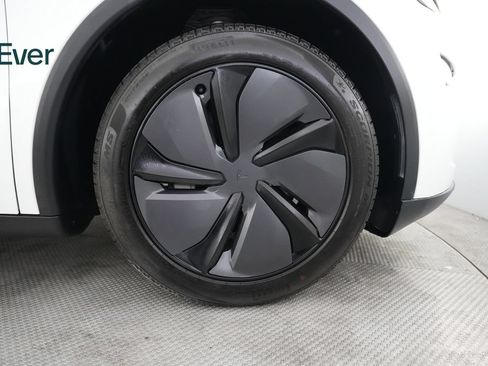 Used 2026 Tesla Model Y Long Range RWD image 20