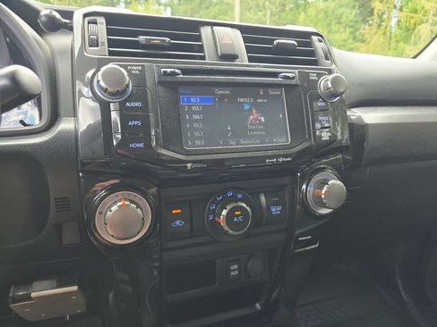 Used 2018 Toyota 4Runner TRD Off-Road Premium w/ TRD Performance Package AWD/4WD image 18