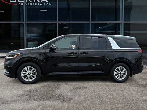 Used 2024 Kia Carnival LX FWD image 2