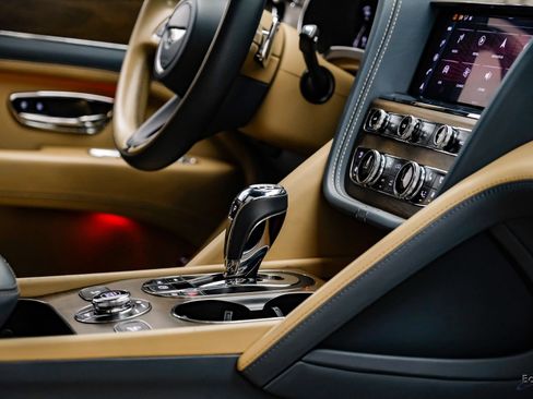 Used 2023 Bentley Bentayga Extended Wheelbase AWD/4WD image 52