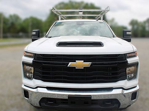 Used 2025 Chevrolet Silverado 2500 W/T w/ WT/CX Safety Package image 4