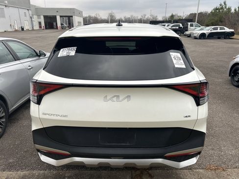 Used 2024 Kia Sportage LX image 5