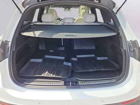Used 2025 Mercedes-Benz GLC 300 4MATIC image 32