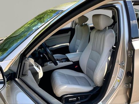Used 2018 Honda Accord Touring image 17