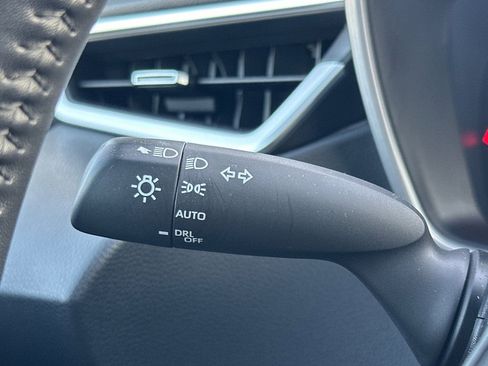 Used 2022 Toyota Corolla SE w/ SE Preferred Package image 37