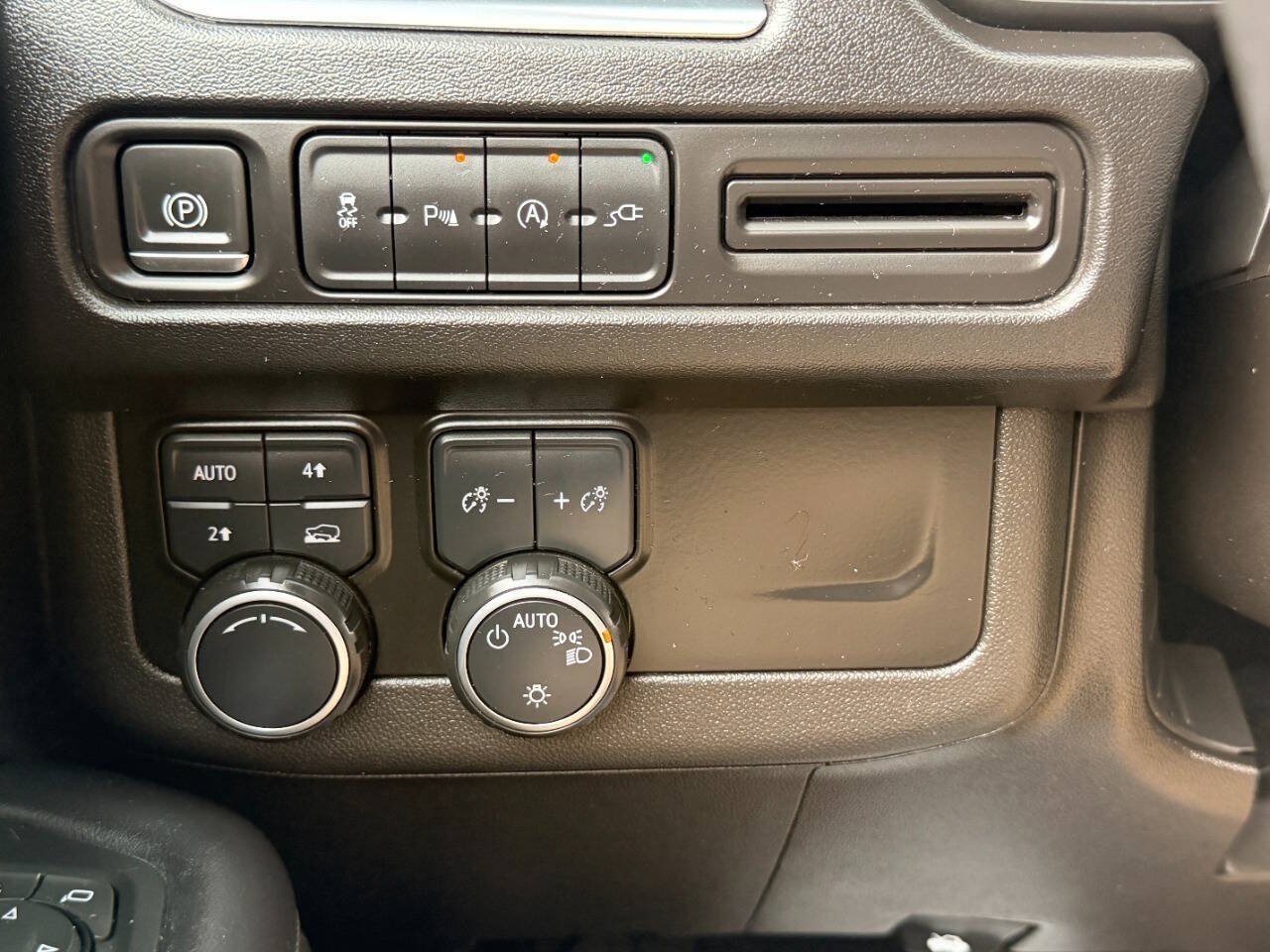 Used 2021 Chevrolet Suburban LT AWD/4WD image 37