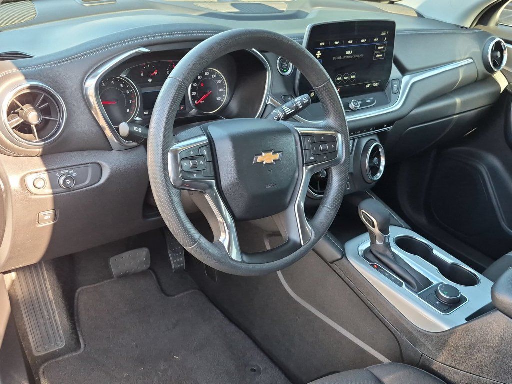 Used 2025 Chevrolet Blazer LT FWD image 15