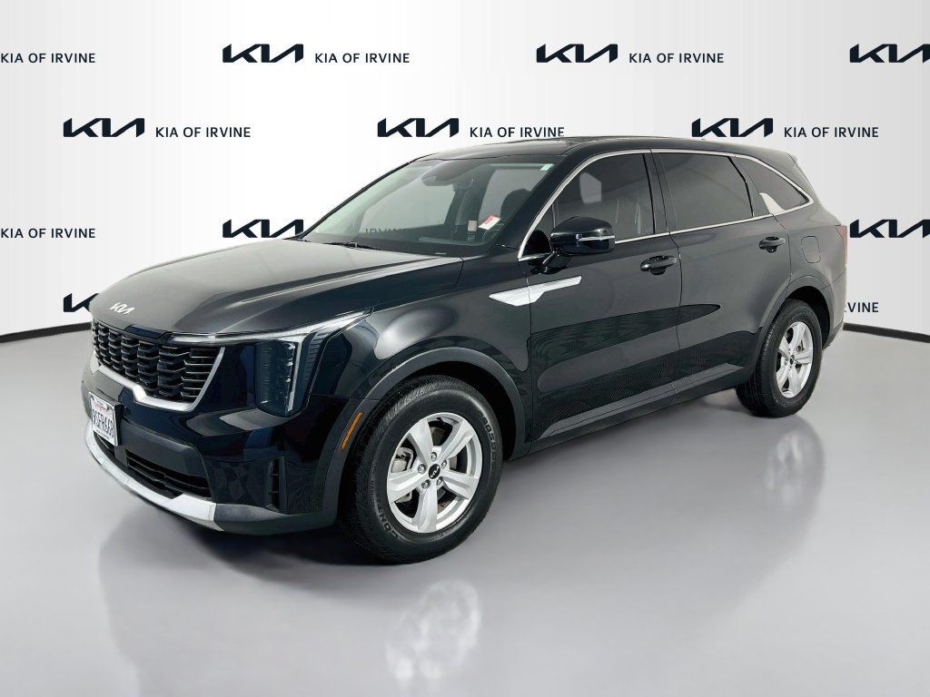 Certified 2025 Kia Sorento LX FWD image 4