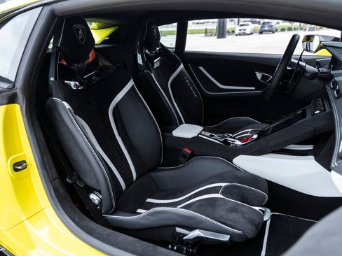 Used 2023 Lamborghini Huracan Tecnica RWD image 34