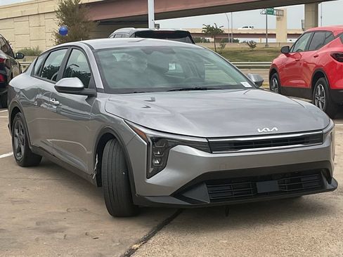 Used 2025 Kia K4 FWD image 3