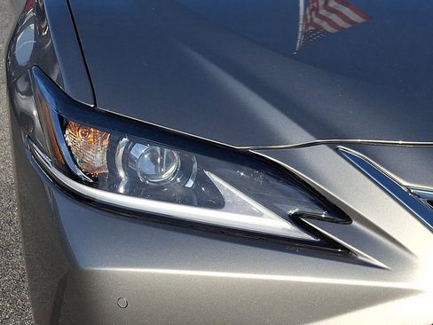 Used 2020 Lexus ES 300h w/ Luxury Package image 9