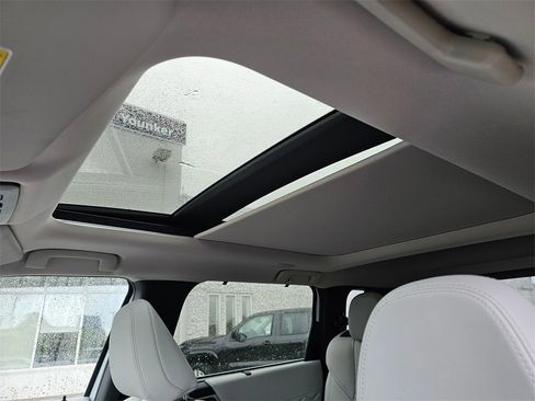 New 2025 Mitsubishi Outlander SEL image 8