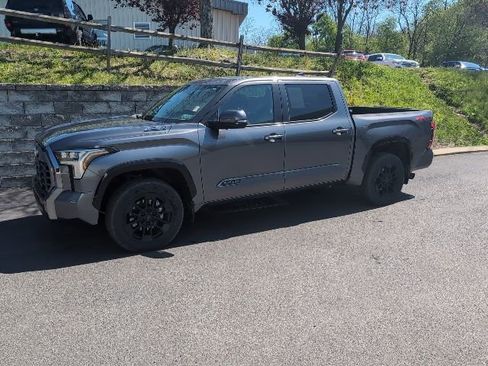 Used 2025 Toyota Tundra Platinum w/ TRD Off-Road Package AWD/4WD image 5