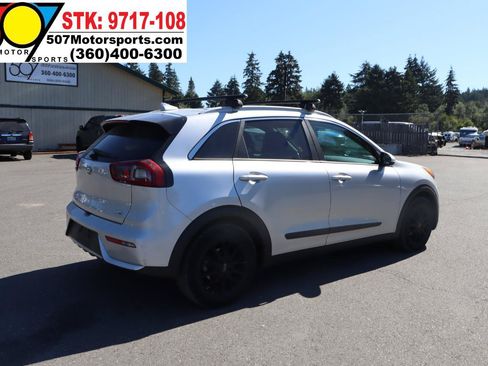 Used 2017 Kia Niro EX FWD image 7