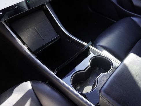 Used 2020 Tesla Model 3 Standard Range Plus image 14