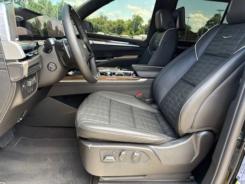 Used 2026 Cadillac Escalade Platinum Sport AWD/4WD image 11
