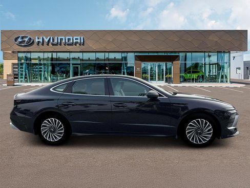 New 2026 Hyundai Sonata Limited FWD image 9