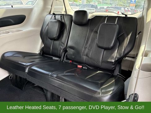 Used 2017 Chrysler Pacifica Touring-L FWD image 17