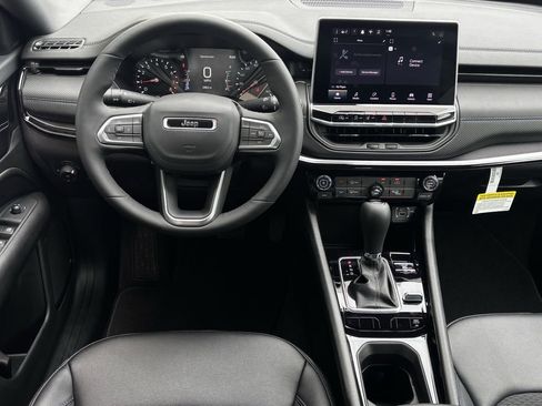 New 2026 Jeep Compass Latitude image 11