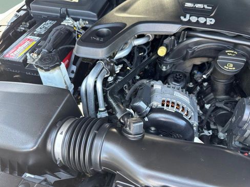 Used 2019 Jeep Wrangler Unlimited Rubicon AWD/4WD image 33