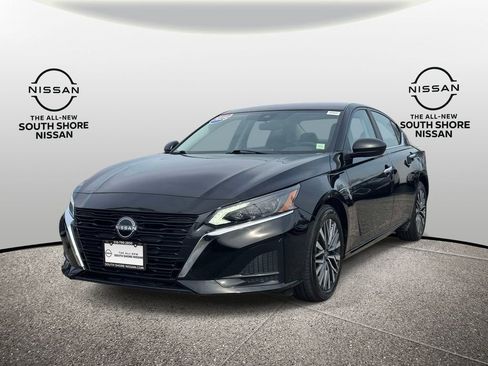 Used 2025 Nissan Altima 2.5 SV FWD image 4