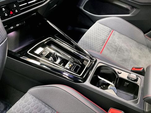 Used 2025 Volkswagen GTI SE FWD image 19