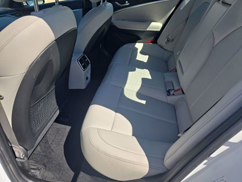 Used 2025 Genesis G70 2.5T RWD image 14
