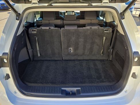 Used 2023 Toyota Highlander LE image 12