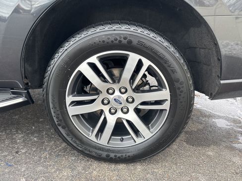 Used 2023 Ford Expedition Limited image 12