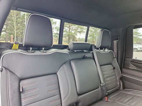 Used 2024 GMC Sierra 2500 AT4X image 12