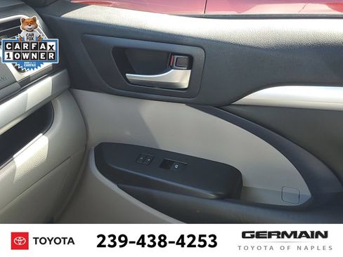 Certified 2019 Toyota Highlander XLE FWD image 28