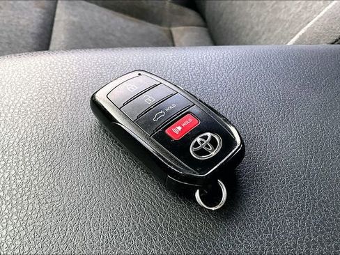 Used 2025 Toyota Camry LE image 34