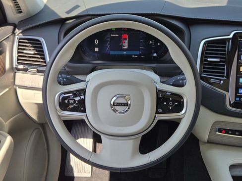 Certified 2025 Volvo XC90 B5 Ultra w/ Protection Package Premier image 37