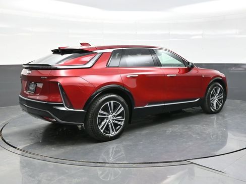 New 2026 Cadillac Lyriq Luxury image 7