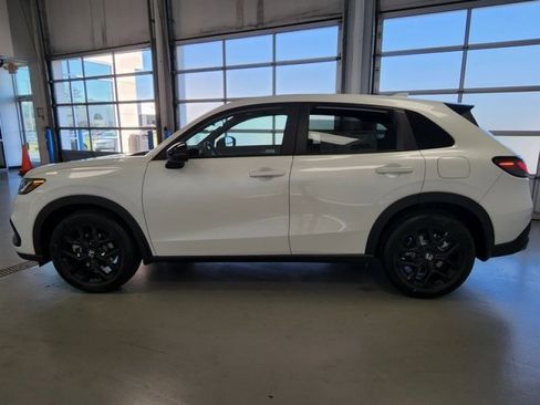 Used 2025 Honda HR-V Sport image 3