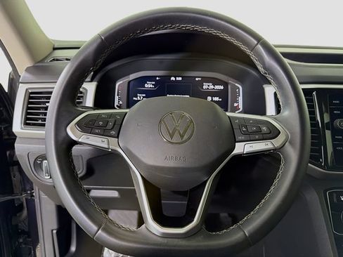 Used 2023 Volkswagen Atlas SE w/ Panoramic Sunroof Package FWD image 12