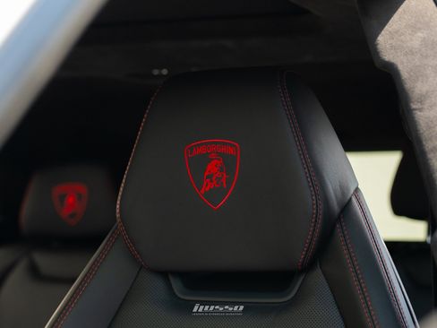 Used 2021 Lamborghini Urus AWD/4WD image 31
