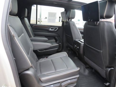 Used 2021 Chevrolet Suburban Premier w/ Premium Package AWD/4WD image 15