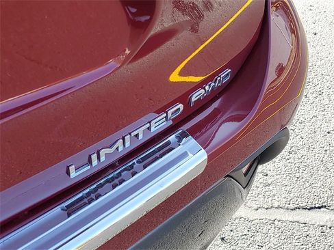 Used 2023 Toyota Highlander Limited image 7