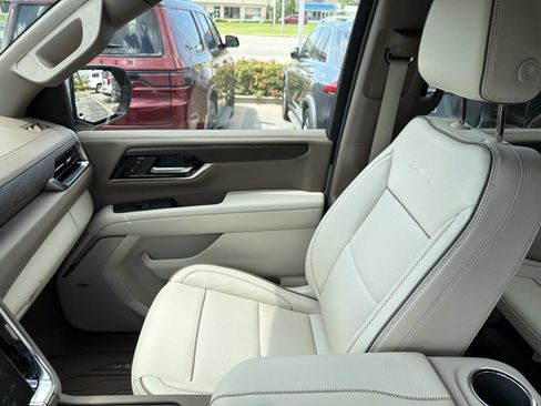 Used 2026 GMC Yukon XL Denali w/ Sun & Power Step Package RWD image 16